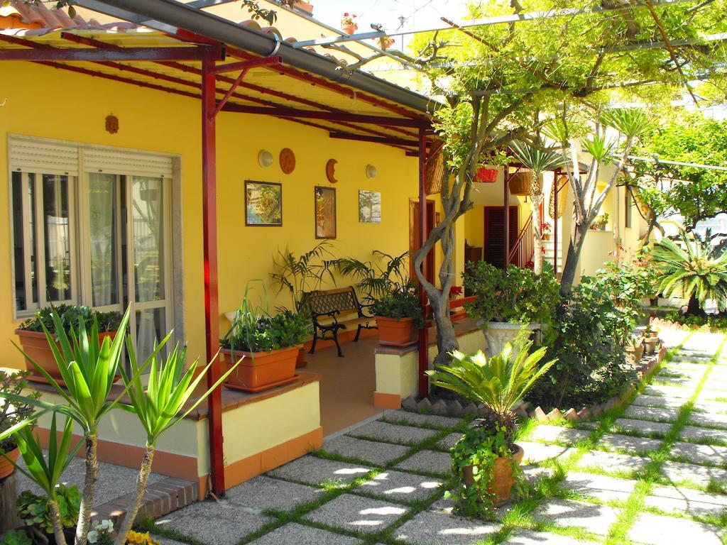 Domus Felix Bed and Breakfast Ercolano Exteriör bild